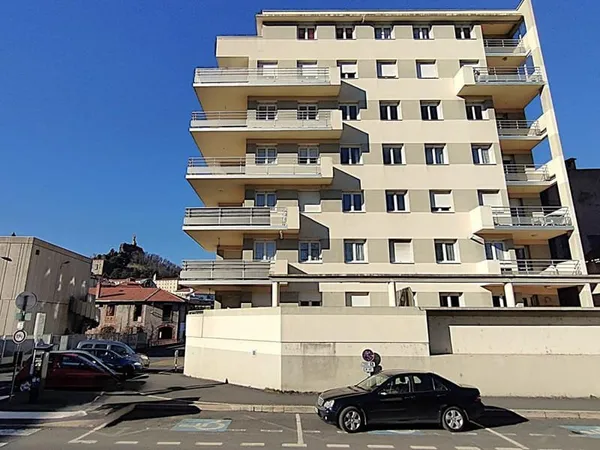 F3 avec ascenseur et grande terrasse