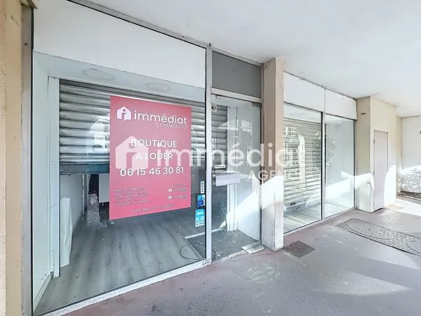 RUEIL HYPER CENTRE - LOCATION PURE - Local commercial climatisé de 56 m2 avec 6 mètres de linéaire