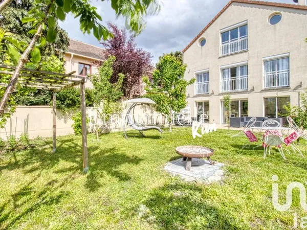 Maison 8 pièces 270 m²