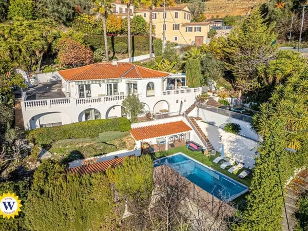 Villa, vue mer panoramique et cinq chambres,