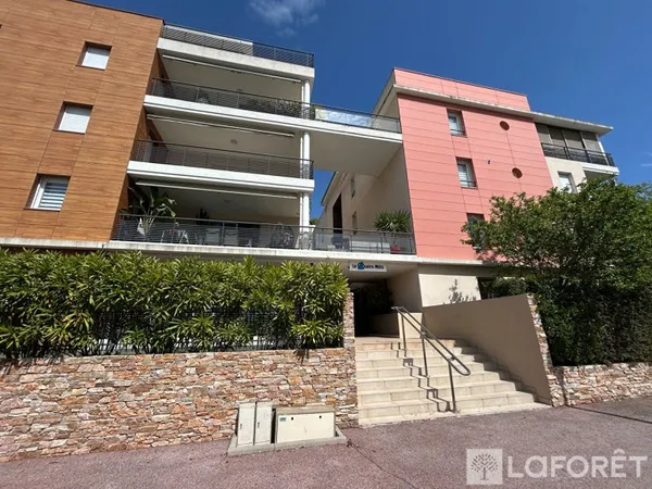 PORT FREJUS LOCATION APPARTEMENT T2 CAVE GARAGE