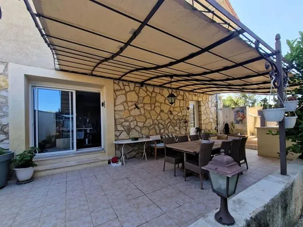 Maison Chateaurenard 10 pièce(s) 202 m2