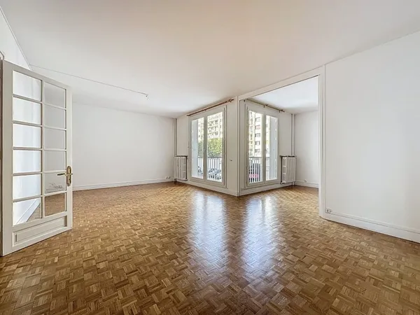 Vends appartement 127m² 6 pièces, 4 chambres avec ascenseur, balcon, cave et parking Versailles