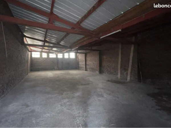 Local d’activité et entrepôt Location Comines  100m² 500€