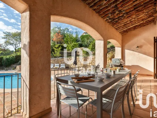 Maison 7 pièces 225 m²