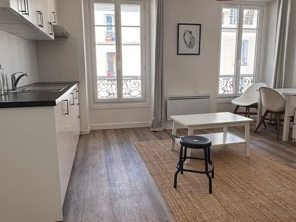 Paris 10 - Studio lumineux 25 m² - Sambre-et-Meuse / Sainte-Marthe