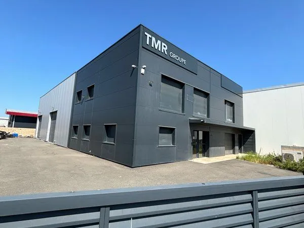 🏢 Local pro NEUF + dépôt 8m + terrain 983 m² - Pia