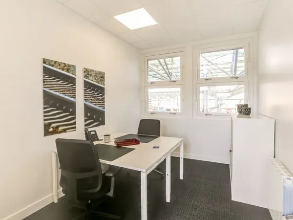 Espace de bureau tout compris pour vous-même et votre équipe à Amiens Station