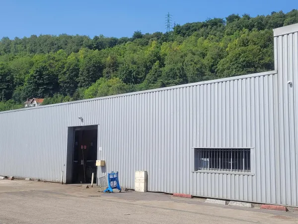 Local industriel 355 m²