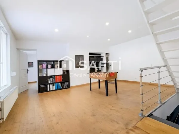 Maison aux beaux volumes avec ses 9 Pièces 222 m²