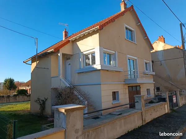 Belle maison de 205m2, rénovée à Montluçon limite Desertines