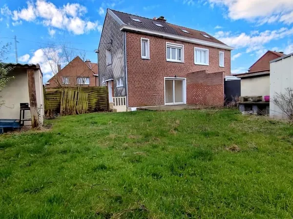 MAISON SEMI INDIVIDUELLE AVEC GARAGE