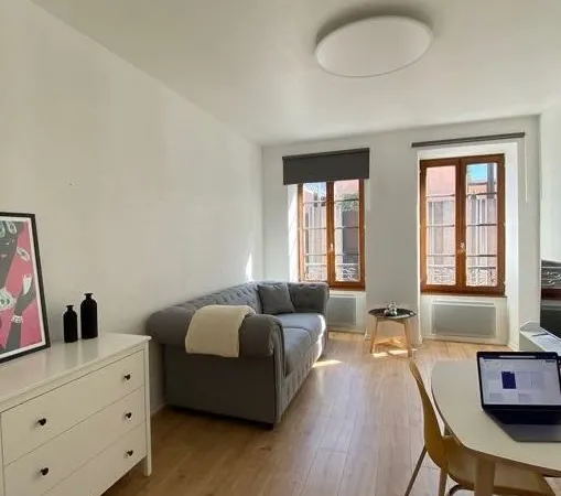 Hyper centre - Grand studio rénové 27 m²
