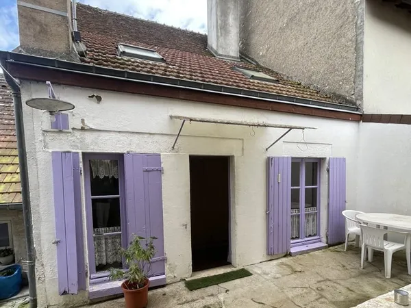 Au coeur de Léré, une maison d'habitation d'environ