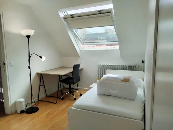 Loue chambre meublée 11m² pour étudiant dans une colocation à Champs-sur-Marne 77420