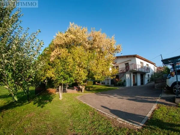 Élégante maison familiale aux beaux volumes  131 m²  Parcelle 2800 m²  Dieulouard.