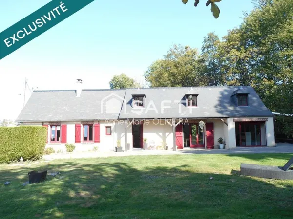 Belle Maison rénovée de 135m2 de 6 pièces avec garage 50m2, dépendance, terrasse, le tout sur 3868m2