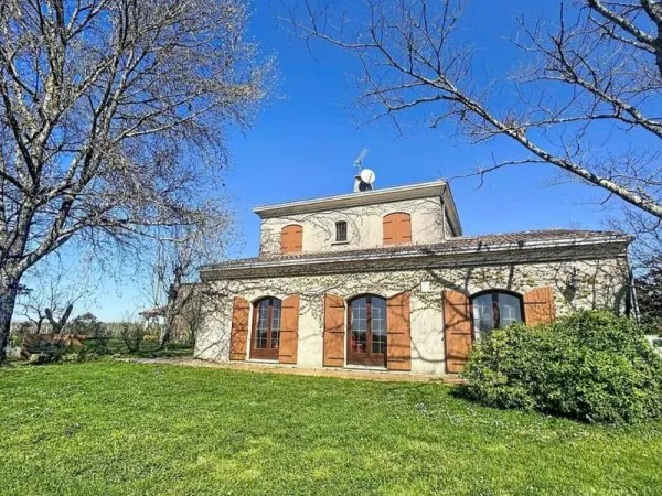 Maison 9 pièces 200 m²