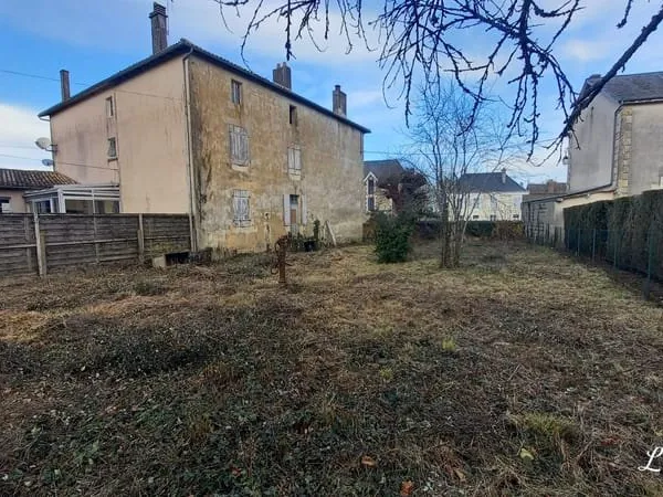 MAISON EN PIERRE BOURG DE LEZAY