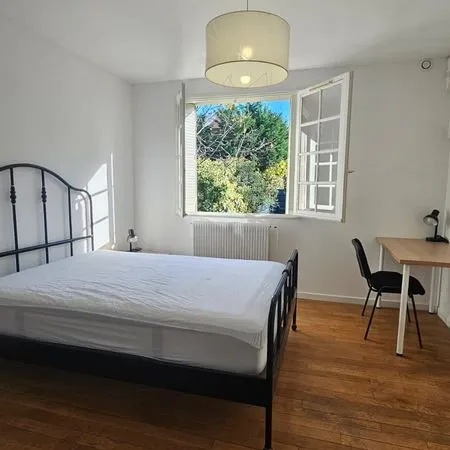 7 CHAMBRES MEUBLEES DANS GRANDE MAISON - rue des iris 69500 bron