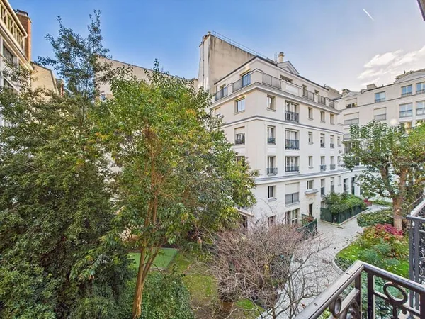 PARIS 17 - RESIDENCE SENIOR LES HESPERIDES / VILLA MALESHERBES - CHARMANT 3 PIECES AVEC BALCON