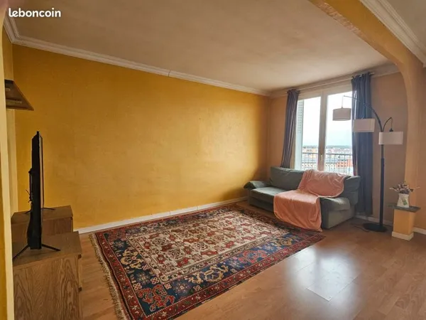 Appartement lumineux - meublé - aux Arènes