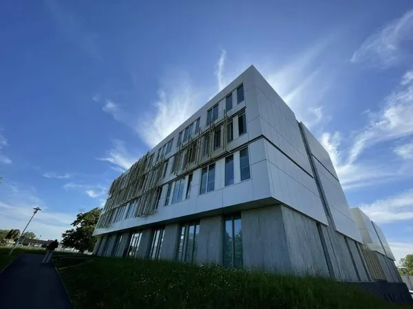 Bureau 131 m²