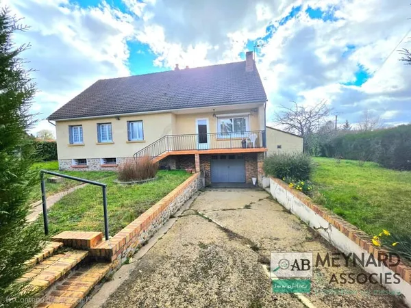 Pavillon à rénover avec sous-sol total et fort potentiel