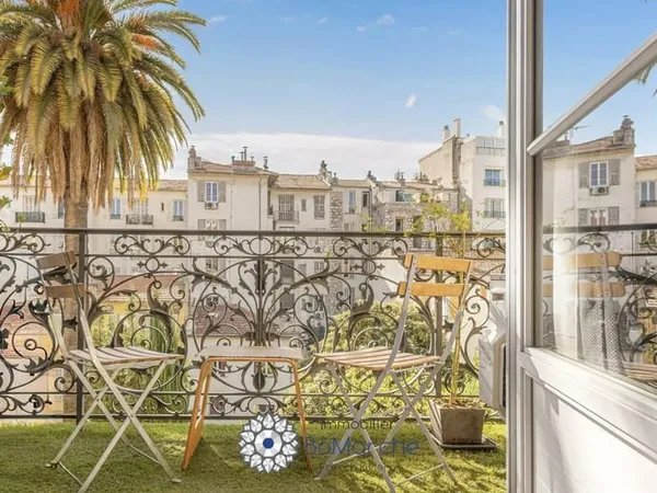 DERNIER ETAGE NICE LIBERATION 5 PIECES
