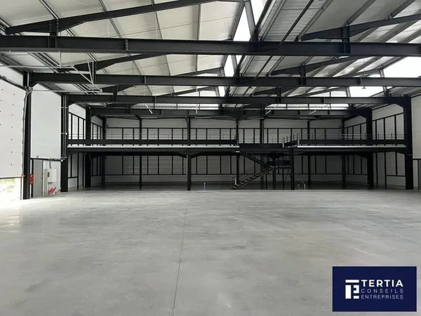 Local d'activité 1750 m²