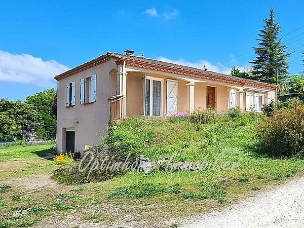 Maison de plain-pied 3 chambres avec grand sous-sol, jardin et terrasse