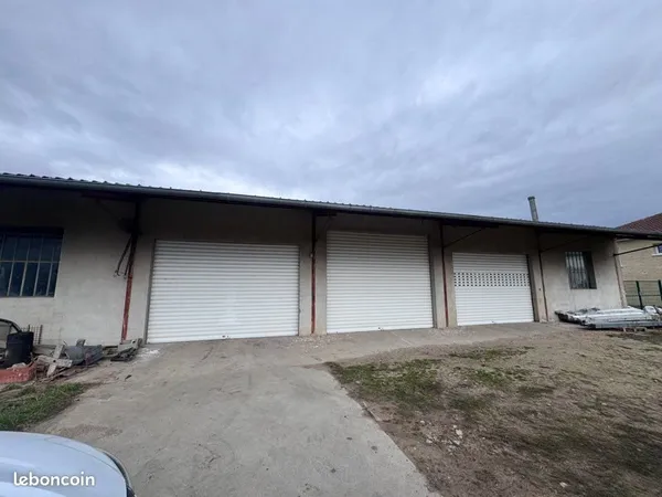 Local de stockage ou dépôt