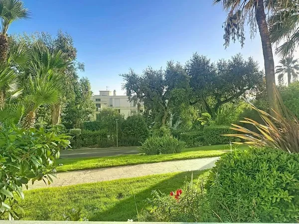 Cannes - Basse Californie | Studio Avec Terrasse - Résidence De Standing