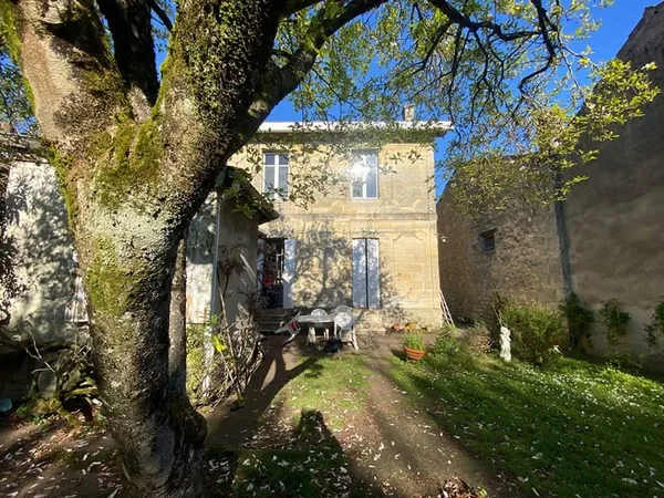 Talence Caudères Maison de maître d'environ 157 m2 sur parcelle de 520 m2