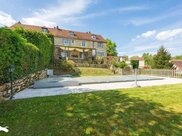 Maison en pierre de 8 pièces principales