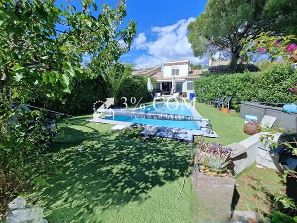 Maison avec piscine à pied de la mer