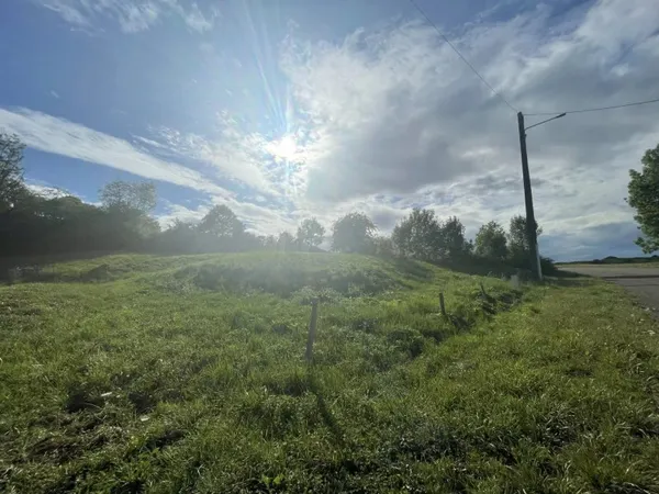 A 15 MN DU CENTRE VILLE TERRAIN VIABILISE DE 635 m²