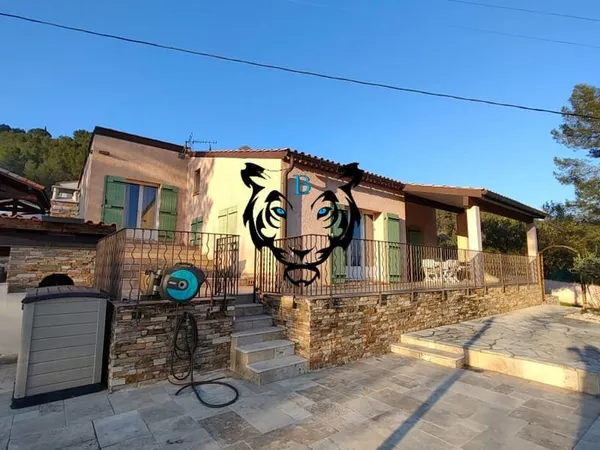 Maison 5 pièce(s) 101 m2 - LA MOTTE
