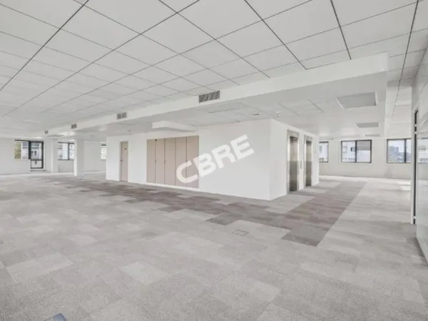 Bureaux 1377 m²