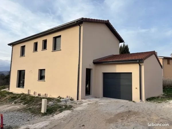 Maison neuve 5 chambres avec garage