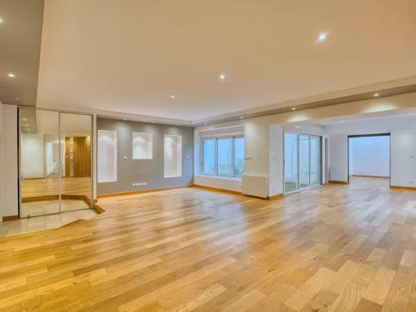 Magnifique appartement en plein centre mais calme!