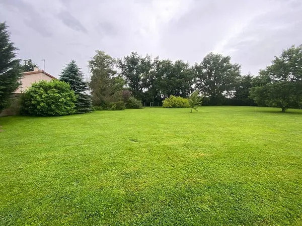 Terrain constructible 826 m²