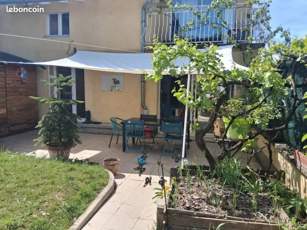 Maison de village - 4 chambres - 110 m² avec petit jardin - Beynost (quartier du Péchu)