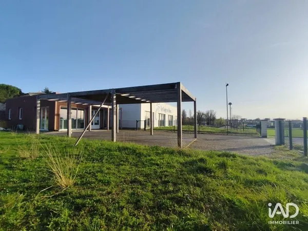 Local commercial 566 m²