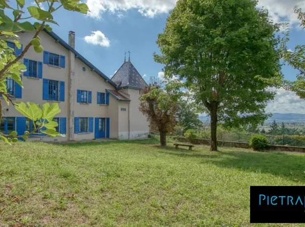 Demeure du XVIIème à rénover, piscine, vue panoramique et dé