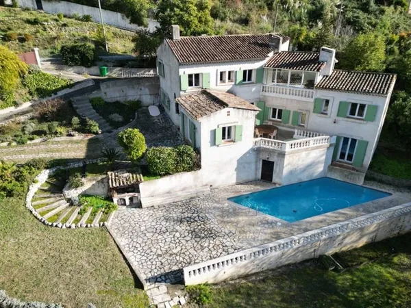 Villa 6 pièces 228 m²