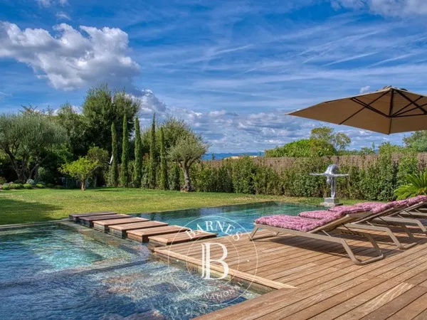 VILLA SAINT TROPEZ - CENTRE - PISCINE - 5 CHAMBRES