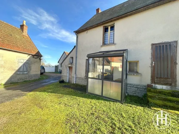 À VENDRE : Sympathique maison de village 35 000 € seulement !