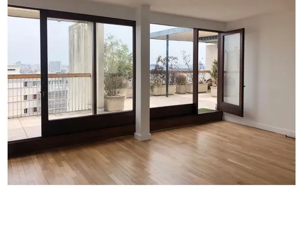Duplex 101 m2 T4 en dernier étage, terrasse panoramique, 3 chambres, parking, cave
