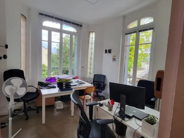 Local commercial de 156.34 m² à Malakoff